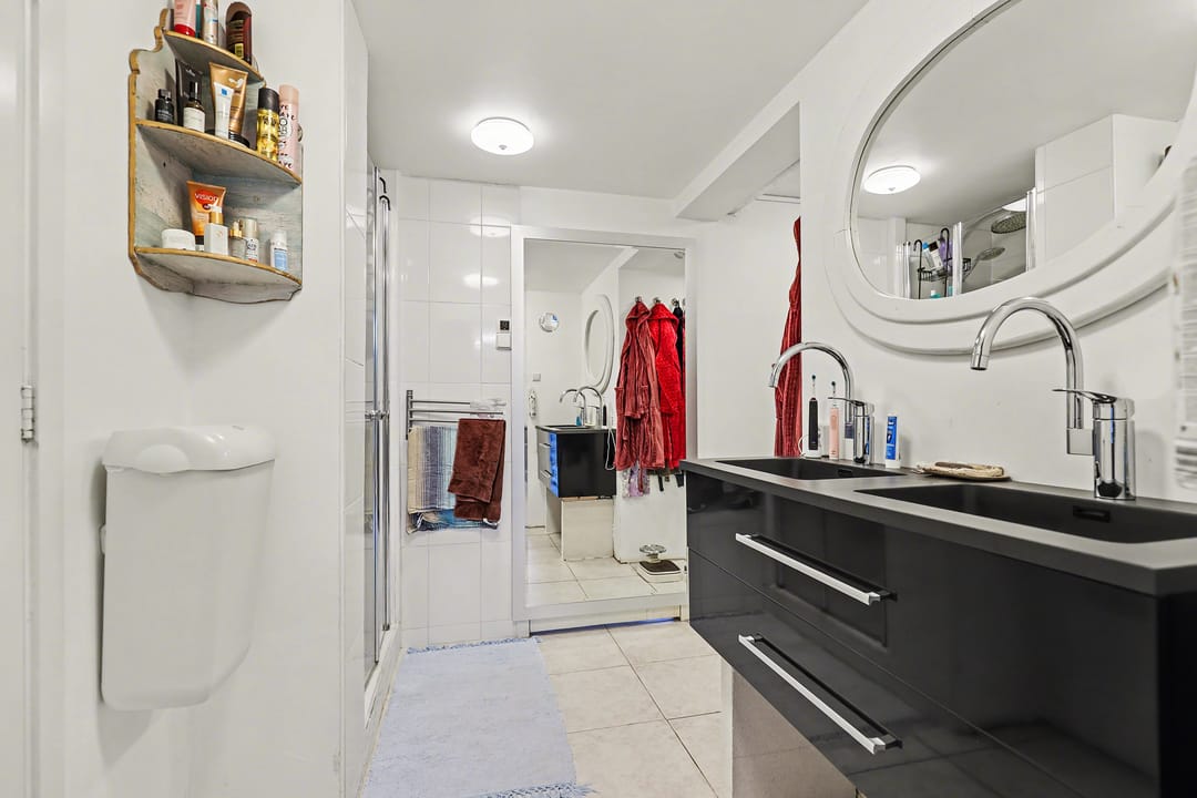 Spacious Ground Floor Apartment with Large Garden and Kangaroo Living Options — 38