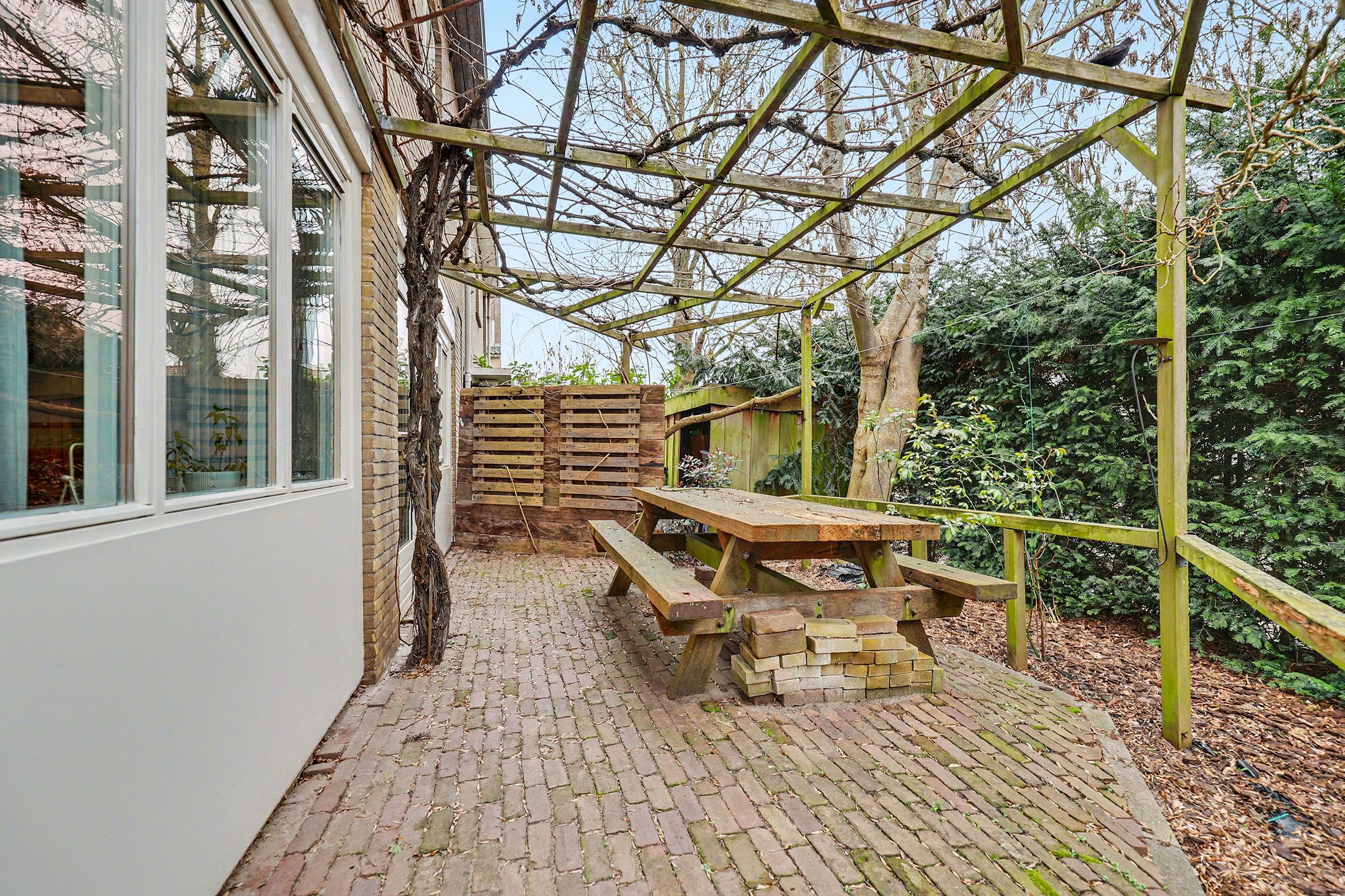 Spacious Ground Floor Apartment with Large Garden and Kangaroo Living Options — 48