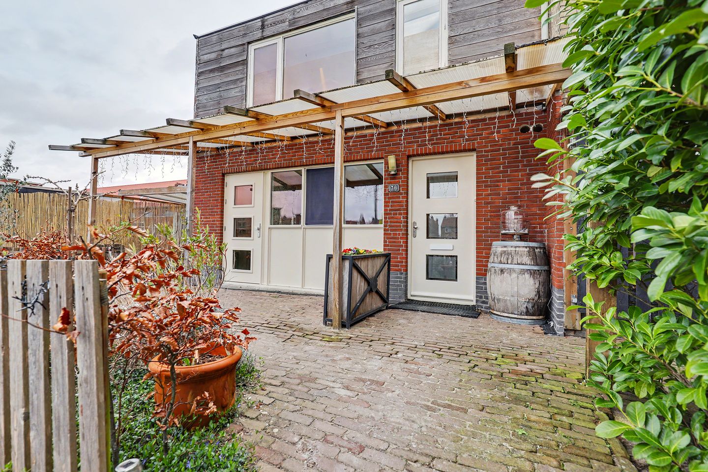 Spacious Ground Floor Apartment with Large Garden and Kangaroo Living Options — 44