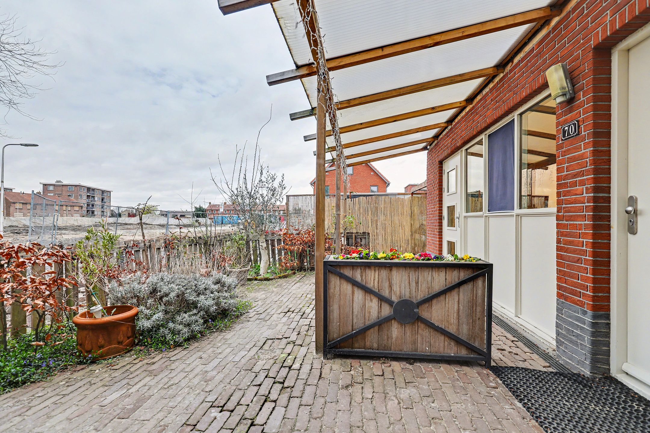 Spacious Ground Floor Apartment with Large Garden and Kangaroo Living Options — 45
