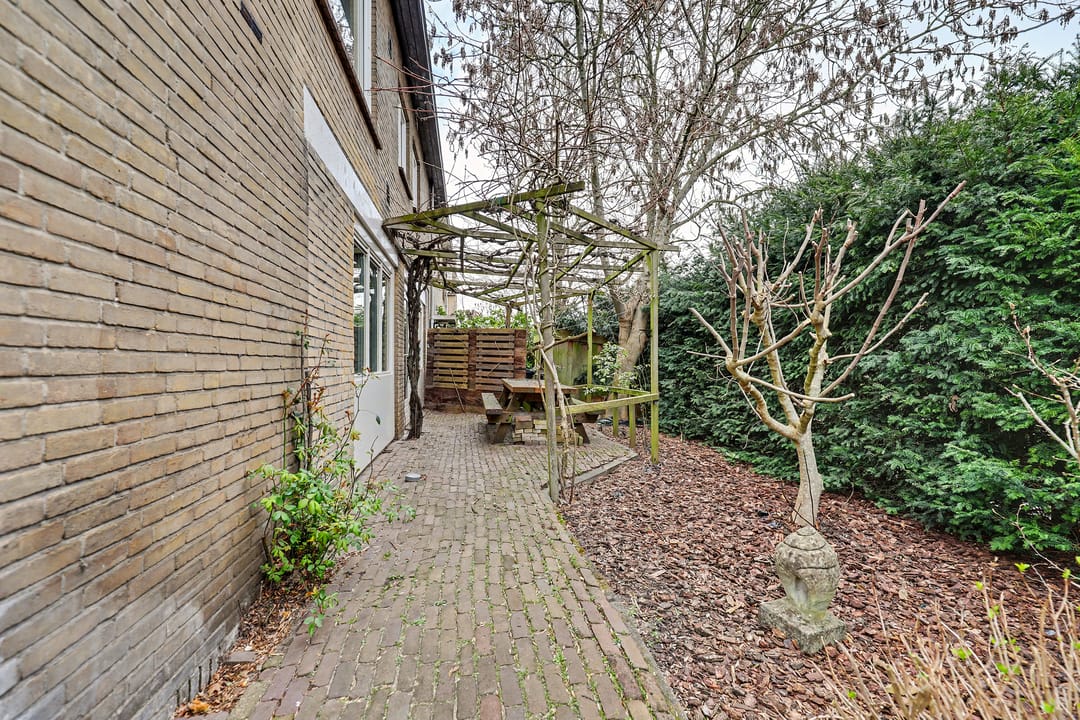 Spacious Ground Floor Apartment with Large Garden and Kangaroo Living Options — 47