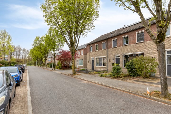 Photo 4 of Kerstroosstraat 17