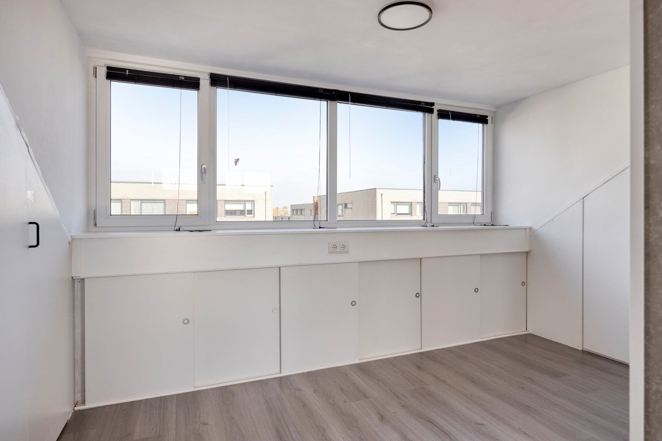 Modern Corner Home with Four Bedrooms in Family-Friendly Filmwijk — 24