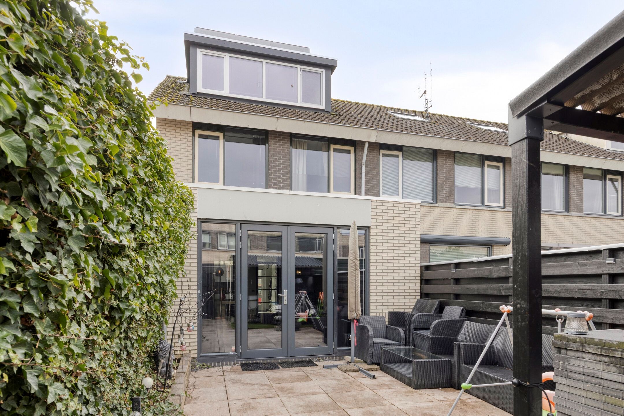 Modern Corner Home with Four Bedrooms in Family-Friendly Filmwijk — 27