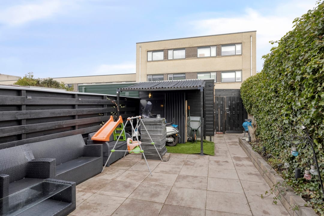 Modern Corner Home with Four Bedrooms in Family-Friendly Filmwijk — 28