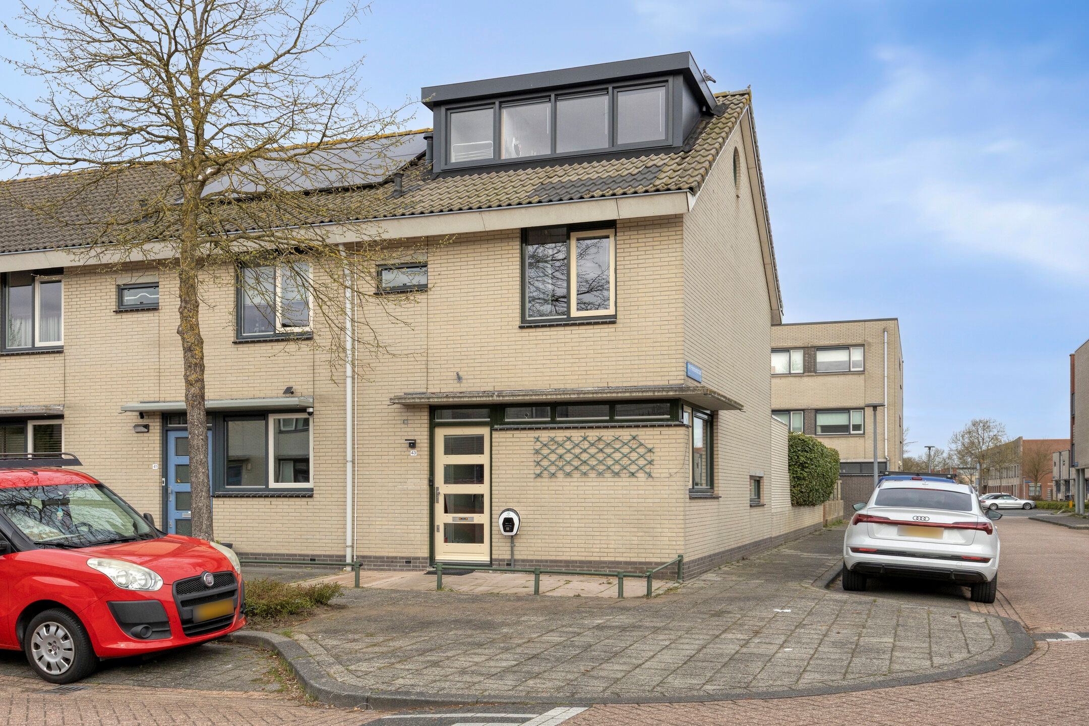 Modern Corner Home with Four Bedrooms in Family-Friendly Filmwijk — 36