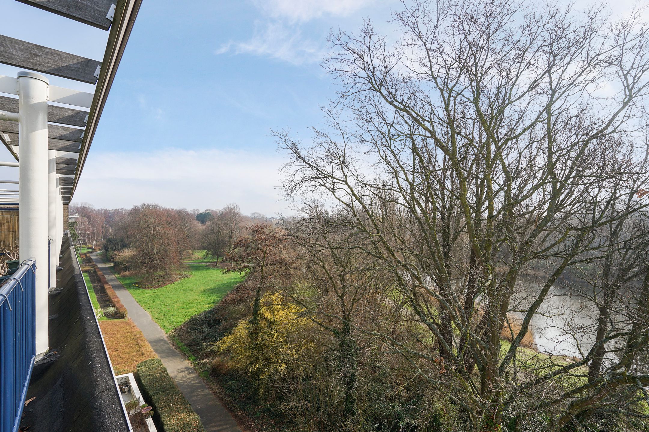 Sunny five-room maisonette with roof terrace in Vogelwijk, The Hague — 33