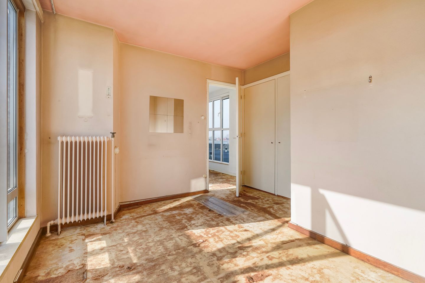 Sunny five-room maisonette with roof terrace in Vogelwijk, The Hague — 34