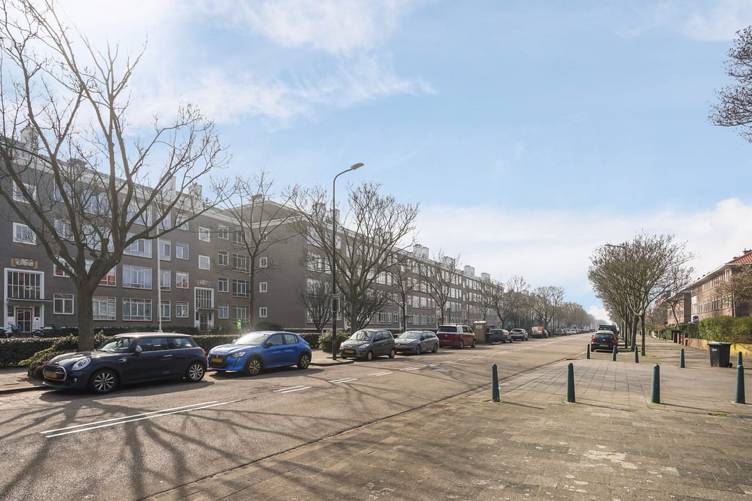Sunny five-room maisonette with roof terrace in Vogelwijk, The Hague — 41