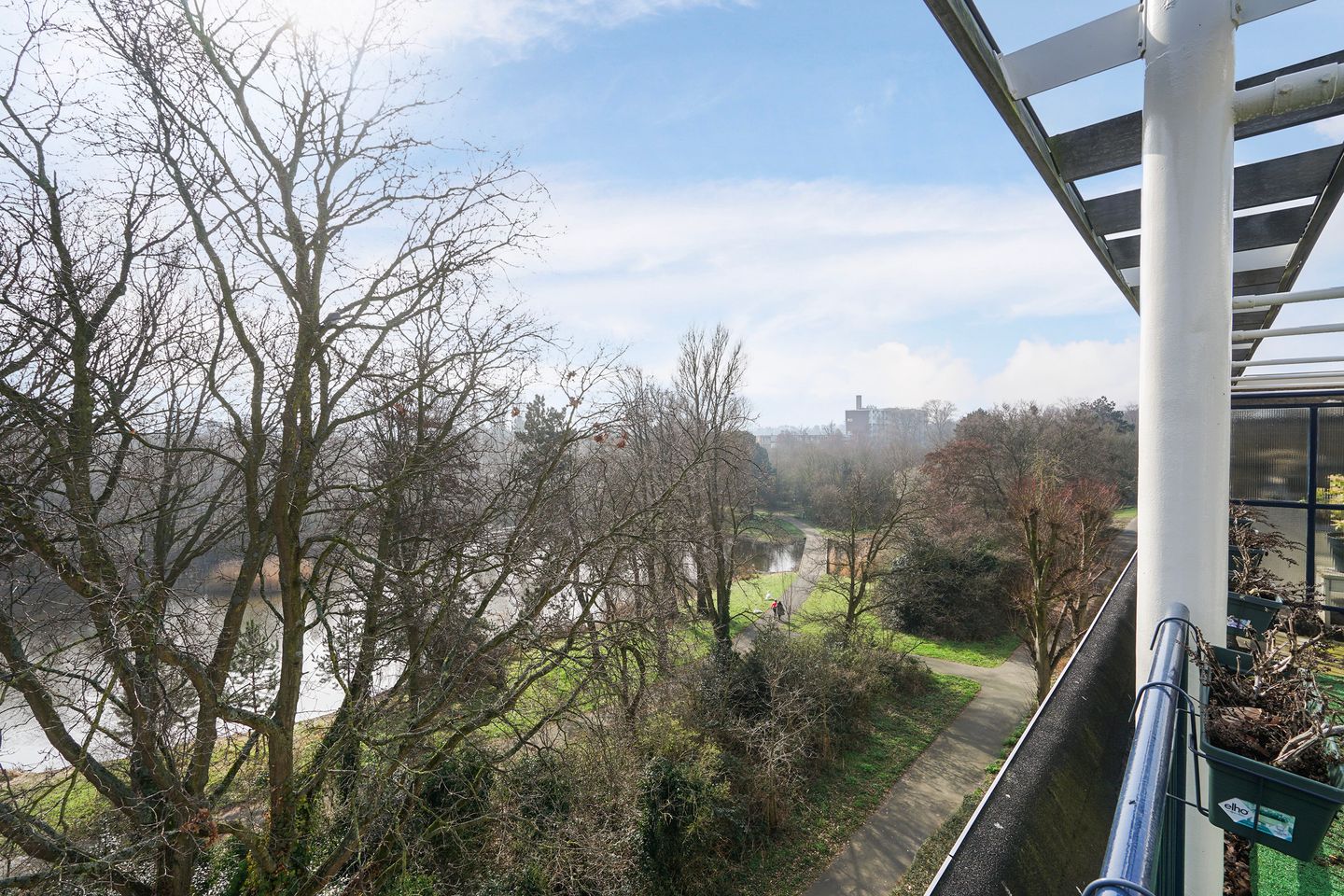 Sunny five-room maisonette with roof terrace in Vogelwijk, The Hague — 29