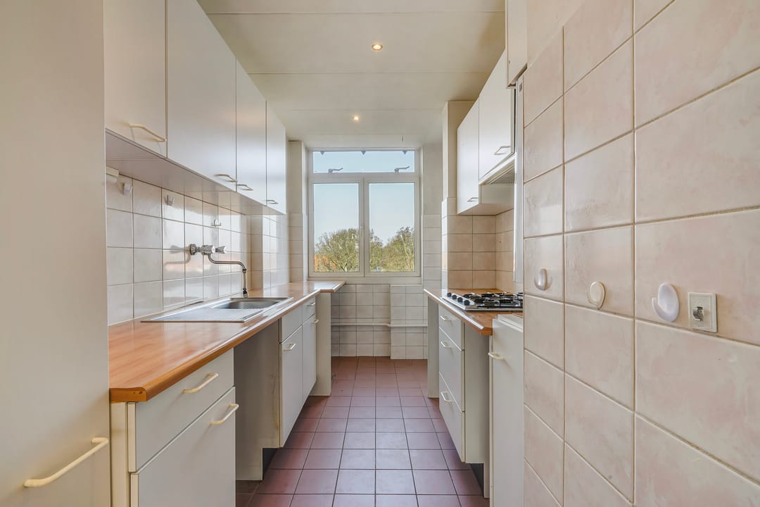 Sunny five-room maisonette with roof terrace in Vogelwijk, The Hague — 16