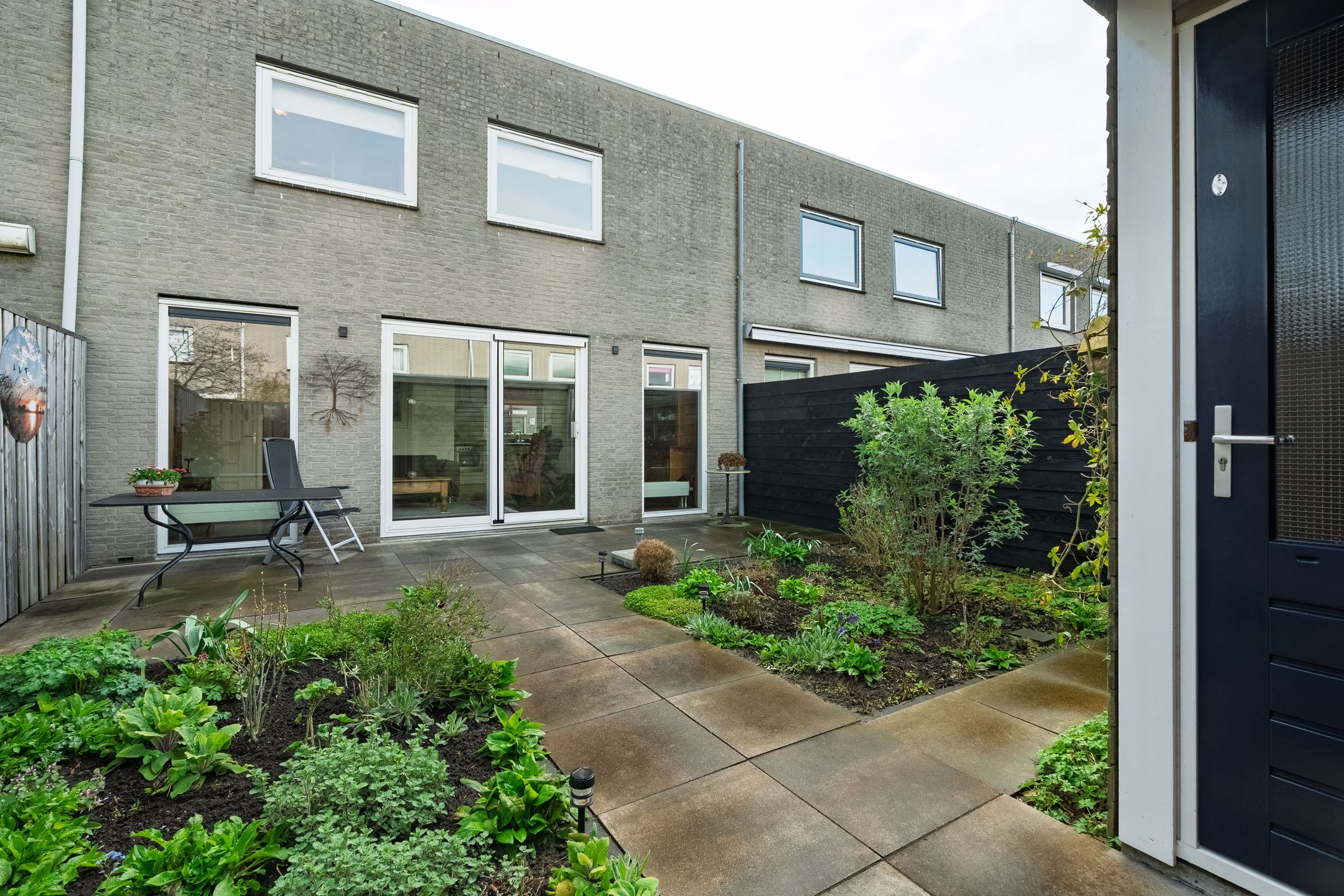 Well-maintained terraced house in child-friendly Galecop neighborhood — 24