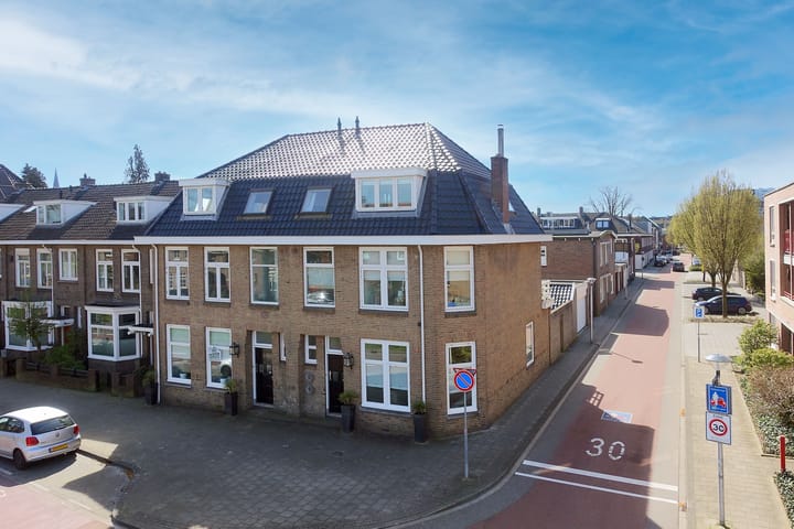 Twee-onder-één-kap te koop: Lasondersingel 54, Enschede