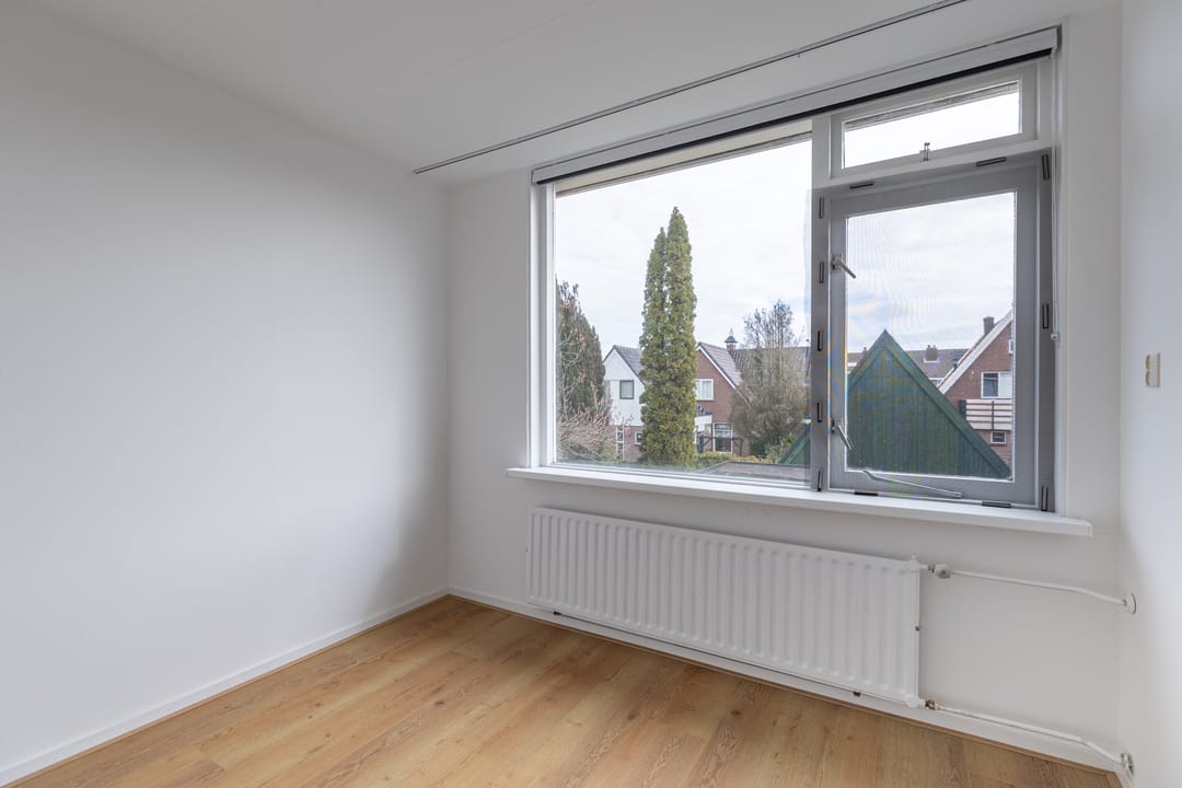 Renovated 5-Room Terraced House with 124 m² Living Space — 13