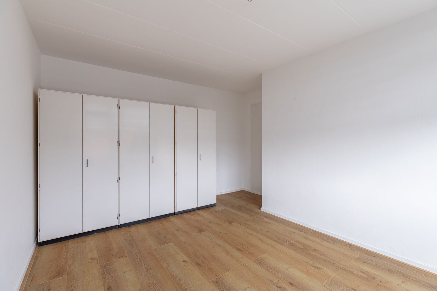 Renovated 5-Room Terraced House with 124 m² Living Space — 19