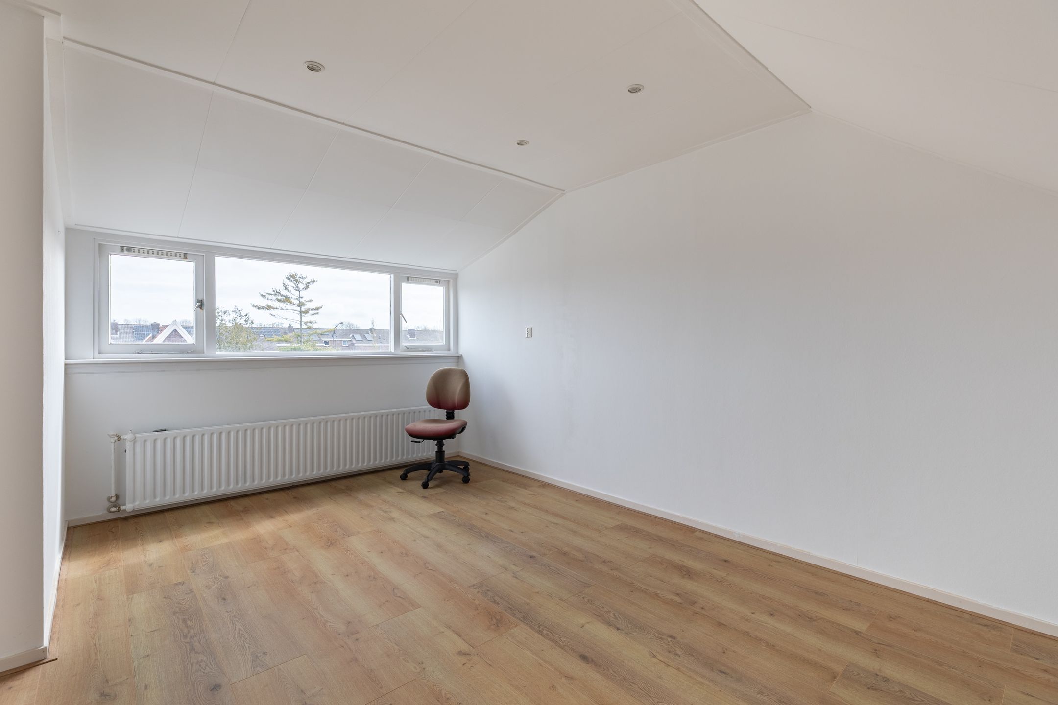 Renovated 5-Room Terraced House with 124 m² Living Space — 27