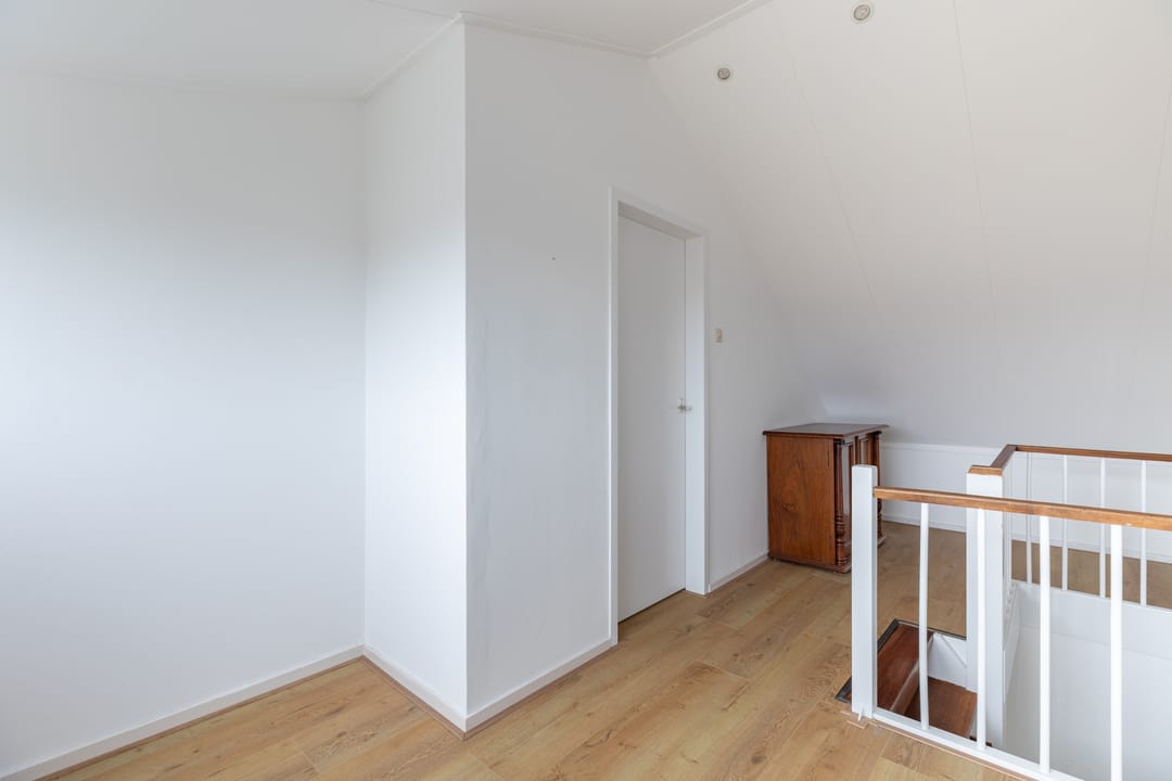Renovated 5-Room Terraced House with 124 m² Living Space — 31