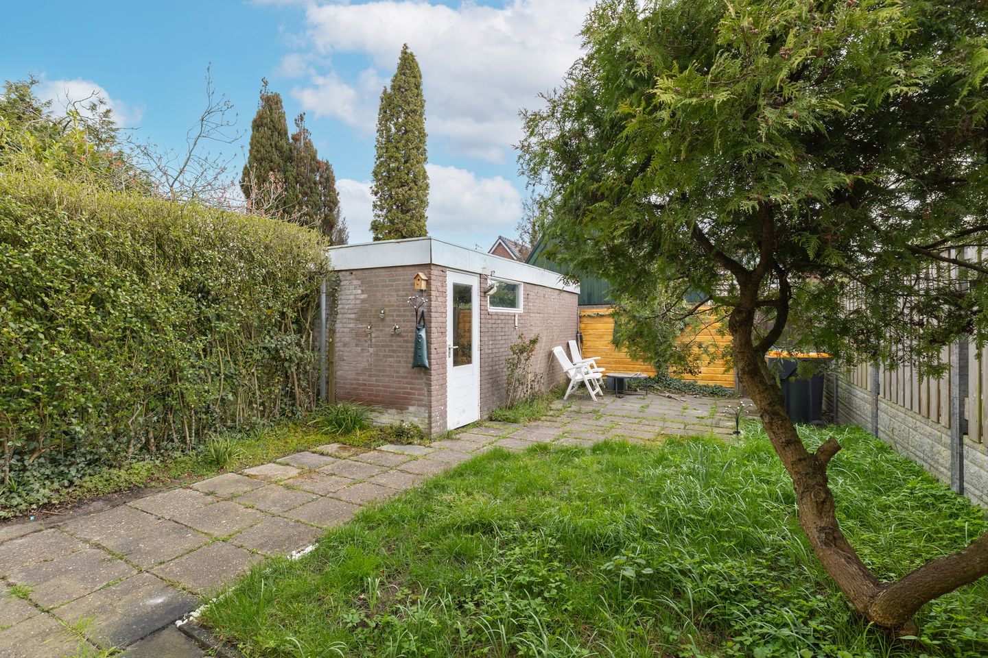 Renovated 5-Room Terraced House with 124 m² Living Space — 35