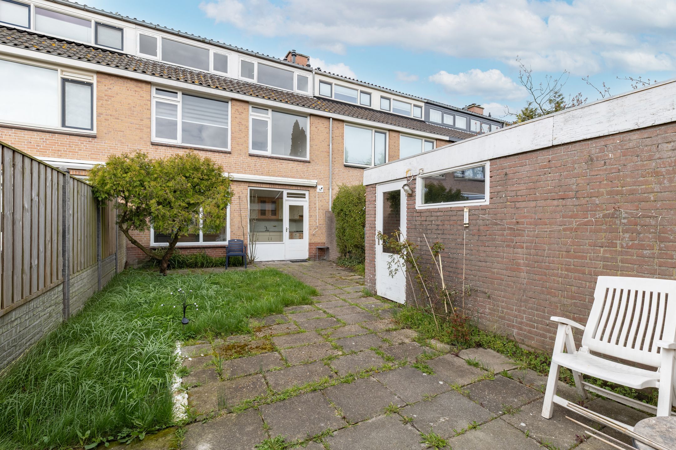 Renovated 5-Room Terraced House with 124 m² Living Space — 36