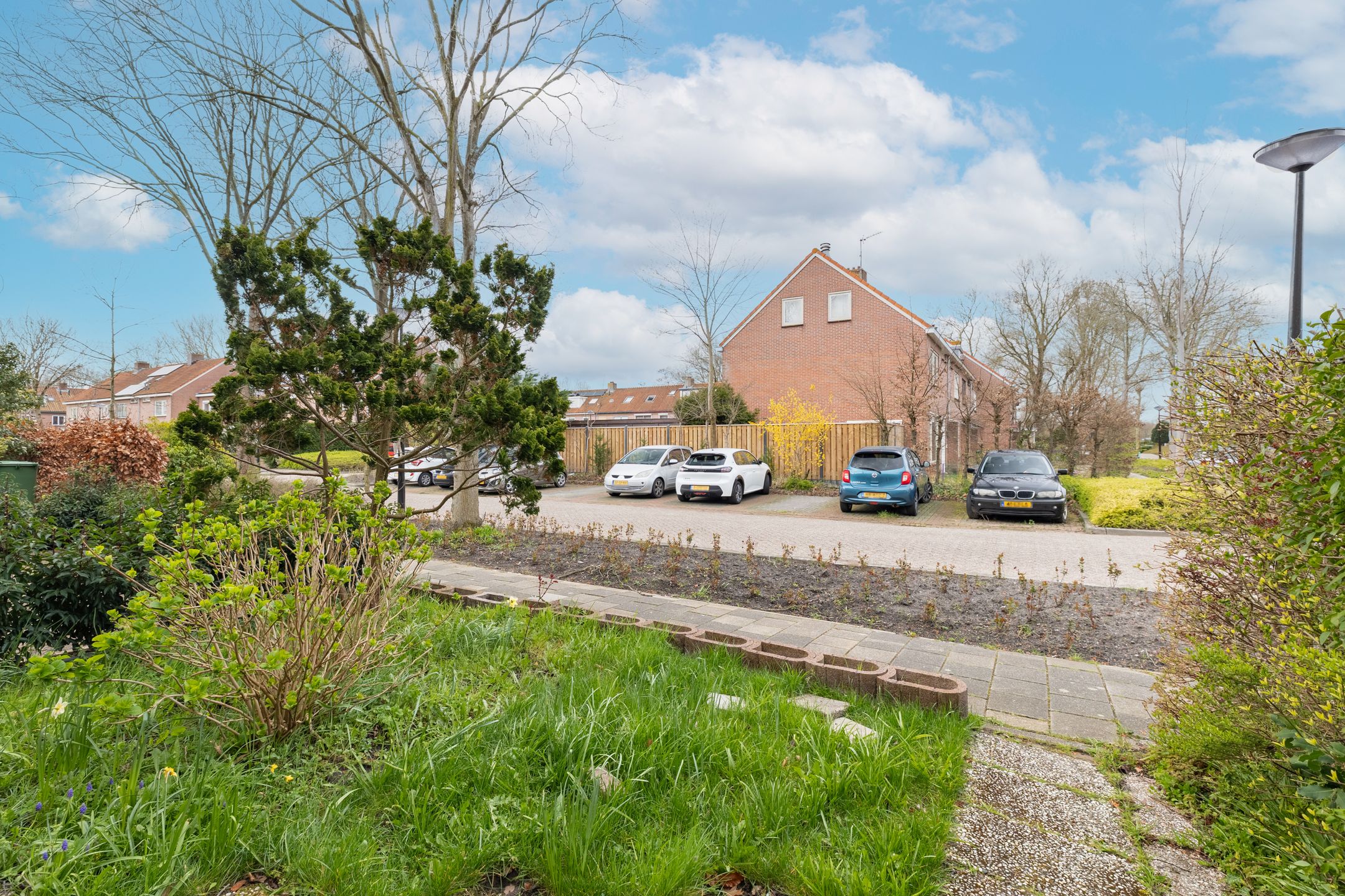 Renovated 5-Room Terraced House with 124 m² Living Space — 39