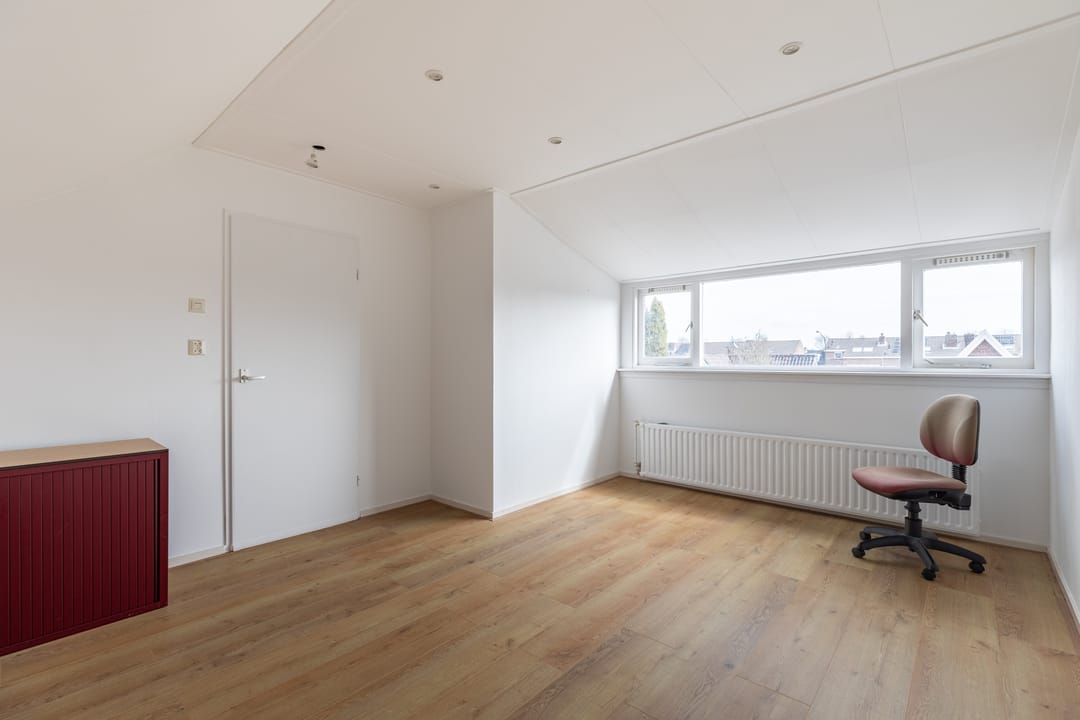 Renovated 5-Room Terraced House with 124 m² Living Space — 28