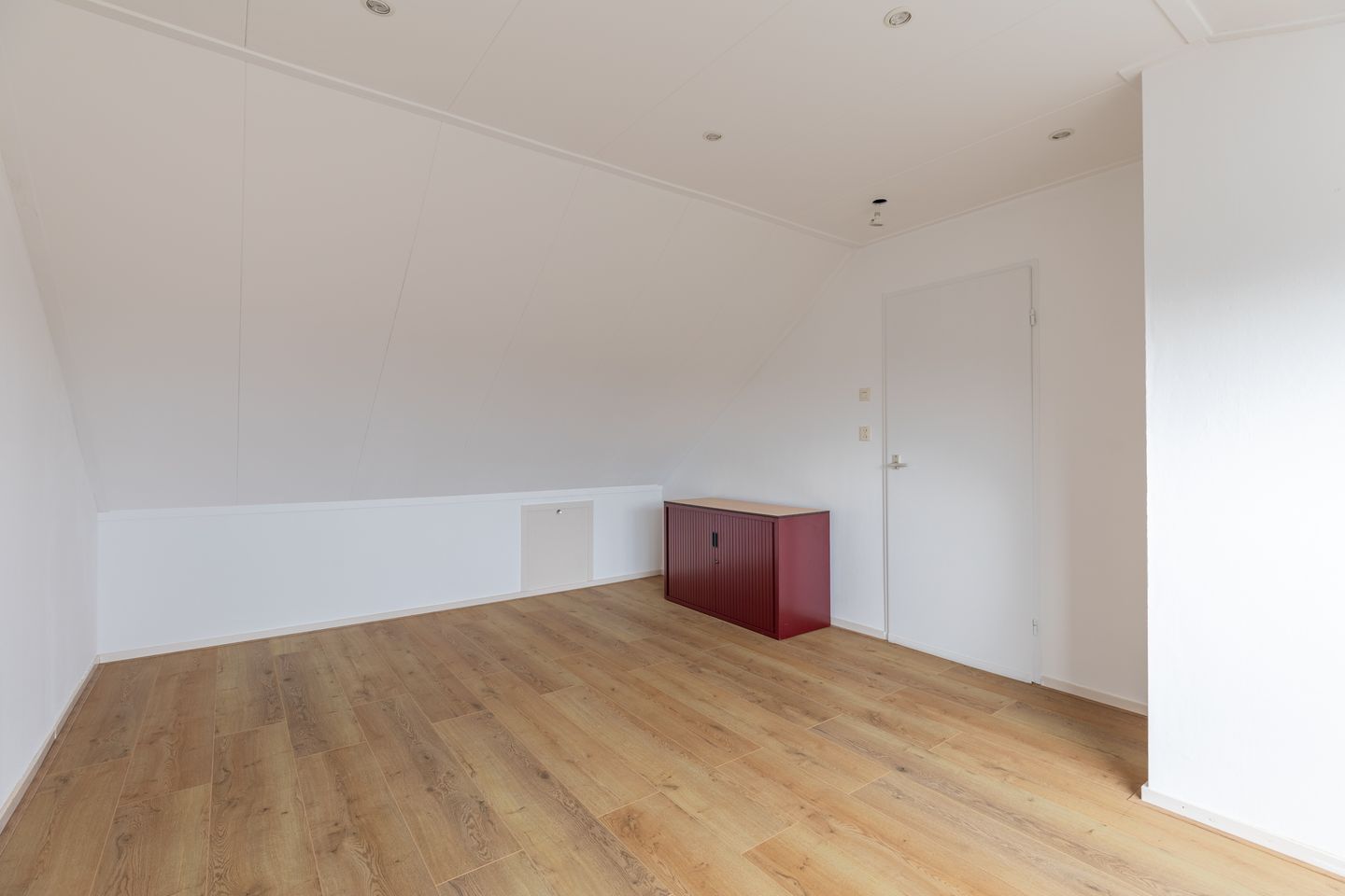 Renovated 5-Room Terraced House with 124 m² Living Space — 29
