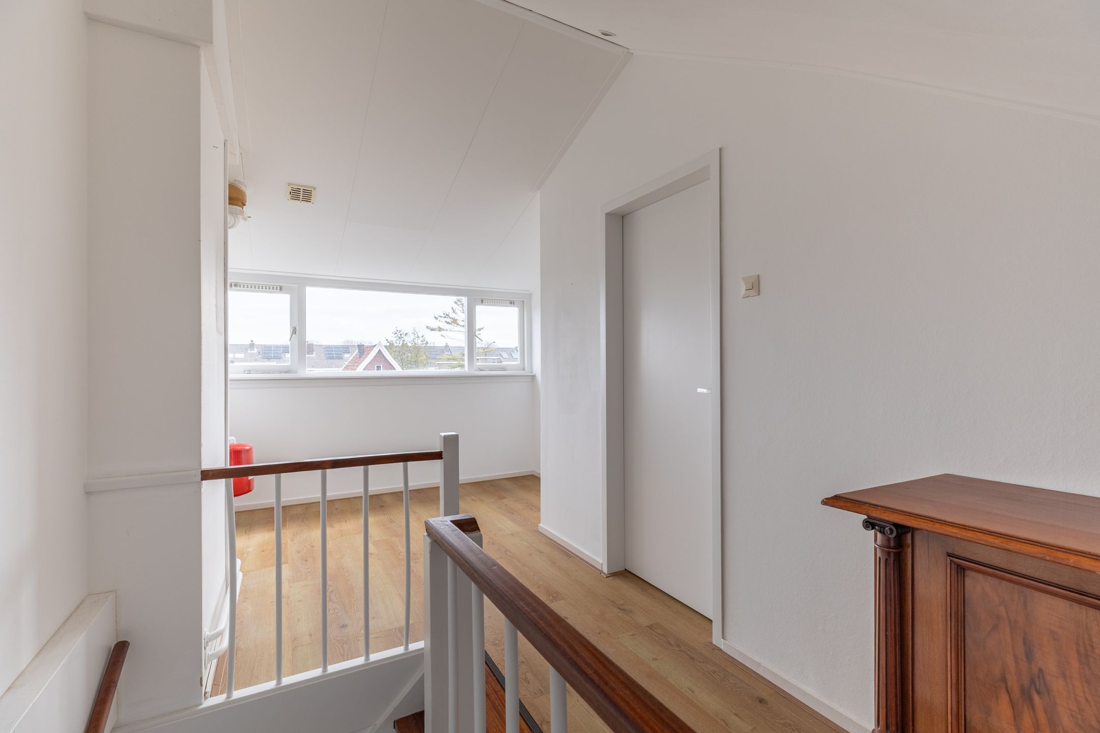 Renovated 5-Room Terraced House with 124 m² Living Space — 33