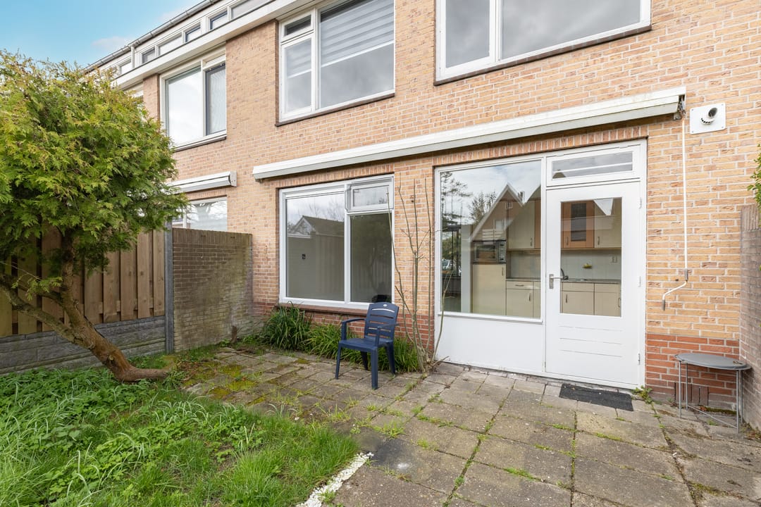 Renovated 5-Room Terraced House with 124 m² Living Space — 38