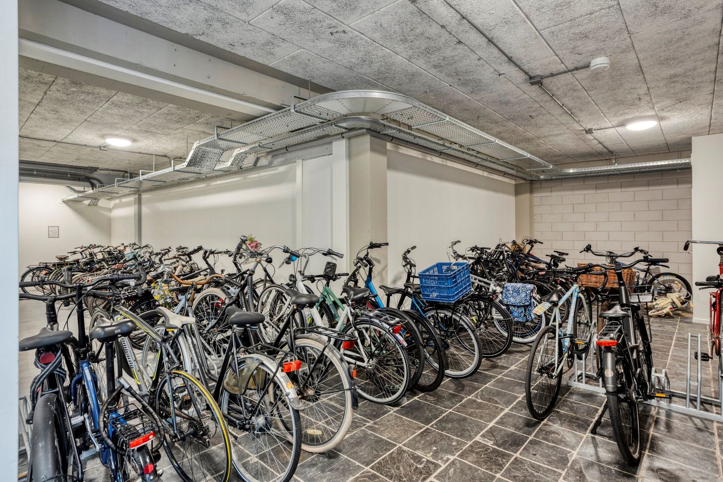 Photo 34 of Nico Andriessenstraat 43-A33