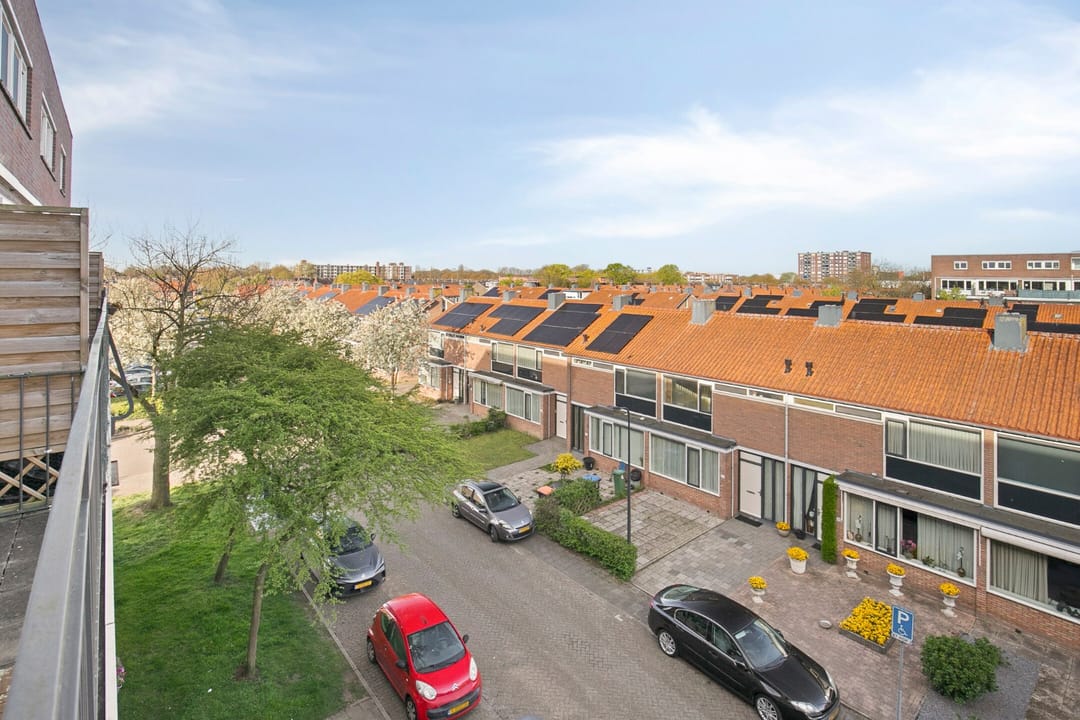 Spacious Maisonnette with Four Bedrooms and Free View in De Schutskamp — 13