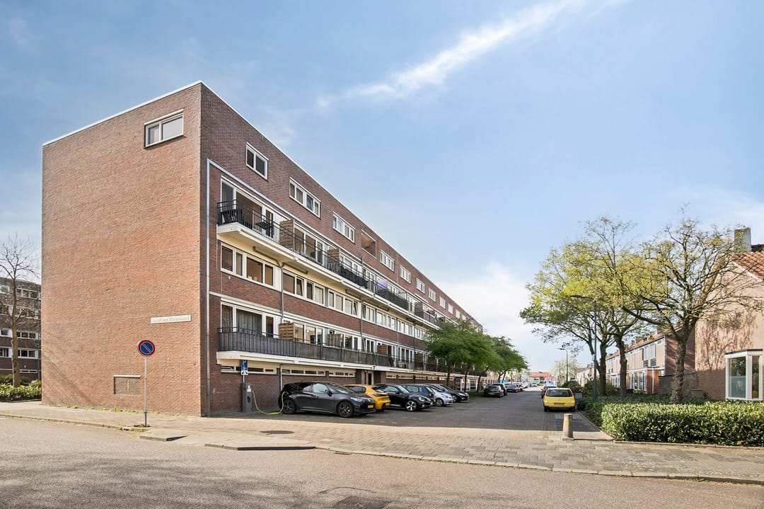 Spacious Maisonnette with Four Bedrooms and Free View in De Schutskamp — 31