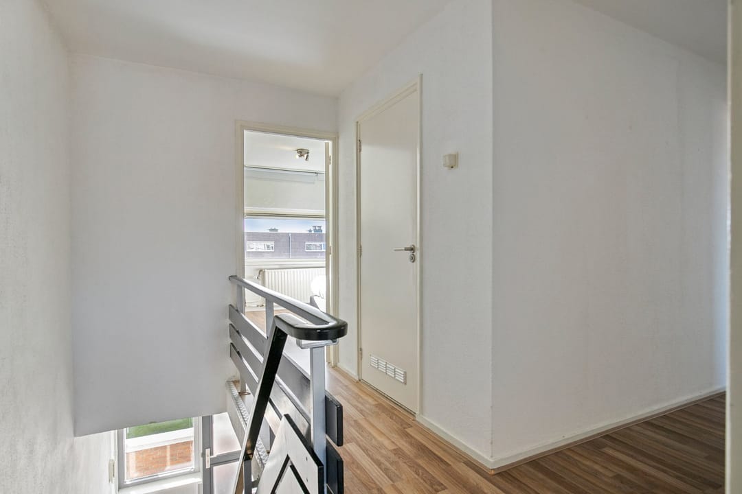 Spacious Maisonnette with Four Bedrooms and Free View in De Schutskamp — 17