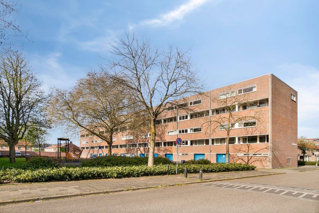 Spacious Maisonnette with Four Bedrooms and Free View in De Schutskamp — 32