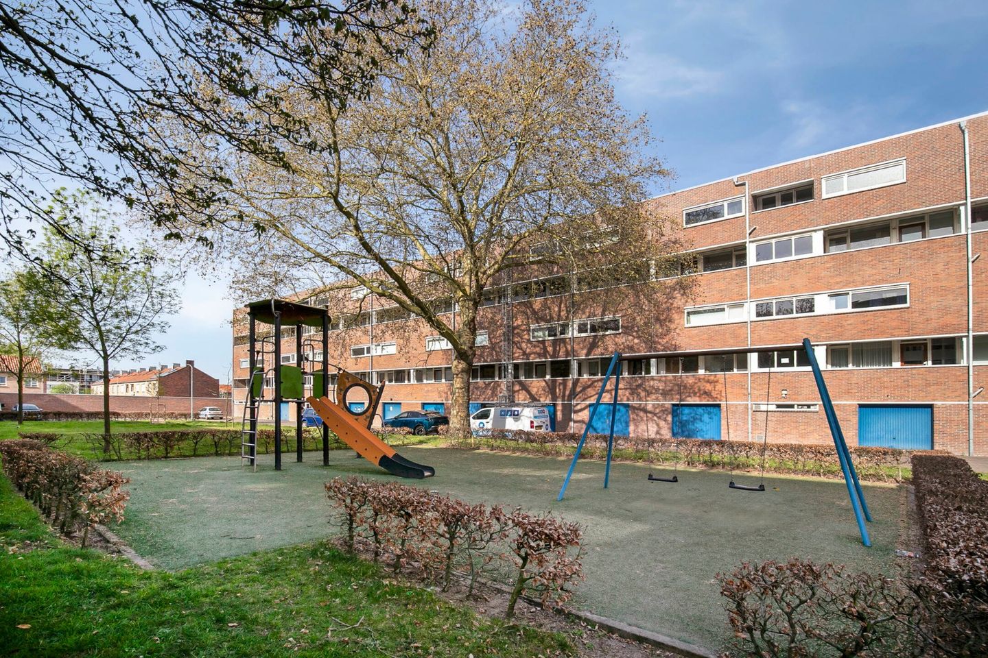 Spacious Maisonnette with Four Bedrooms and Free View in De Schutskamp — 35