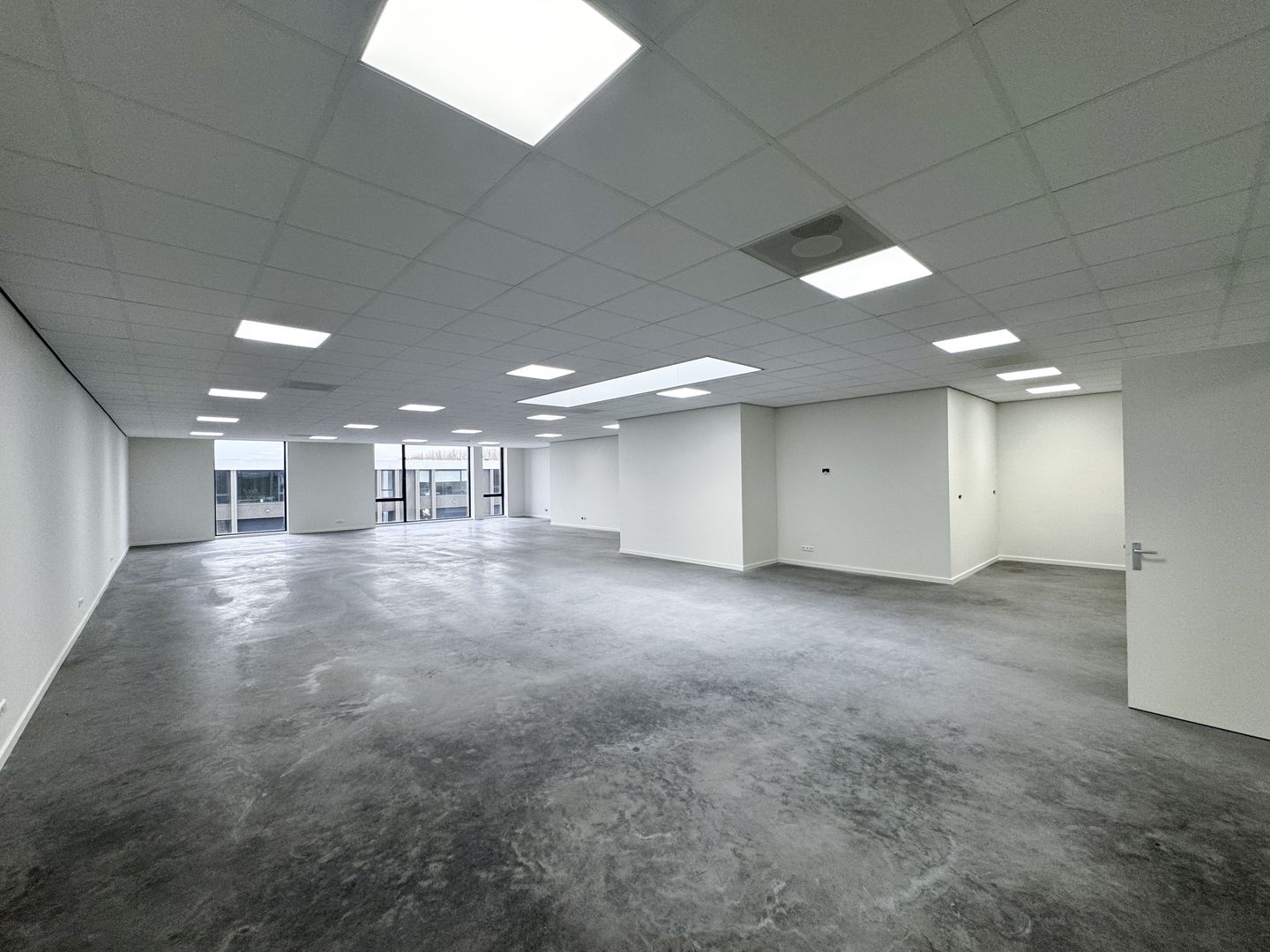 View photo 4 of Merwedeweg 4-B6