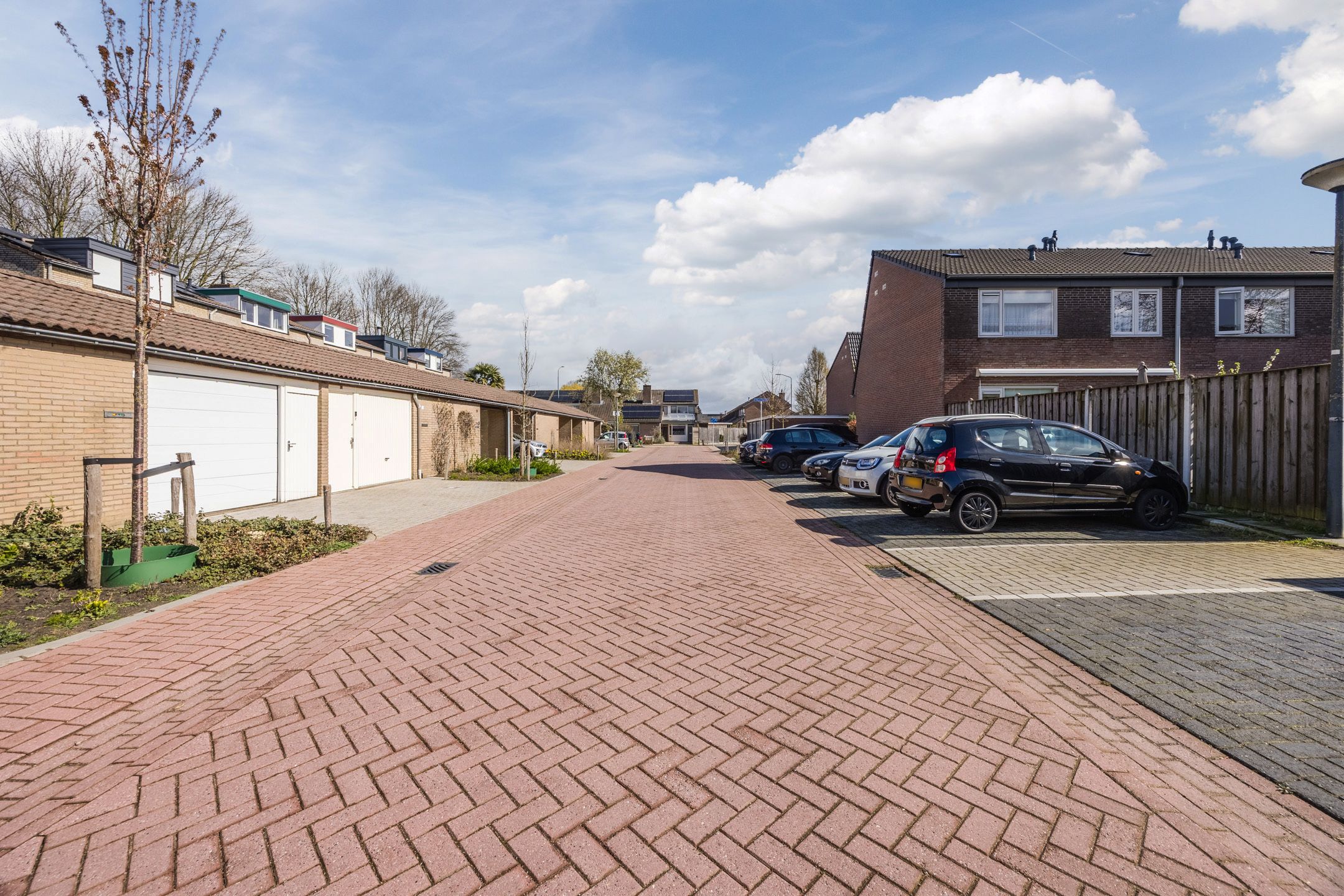 Well-maintained terraced house with two gardens and carport in Donkenbuurt — 39