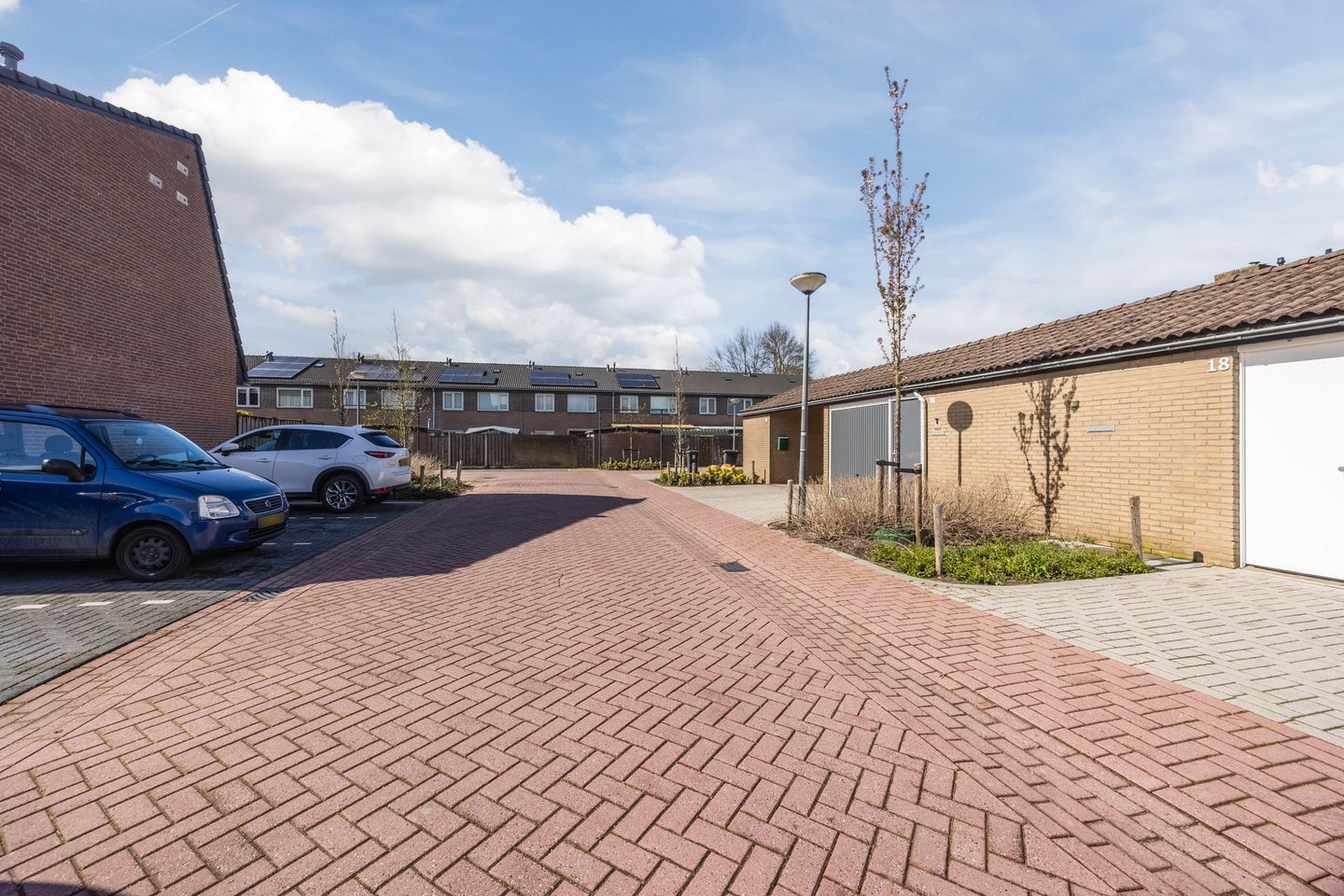Well-maintained terraced house with two gardens and carport in Donkenbuurt — 40
