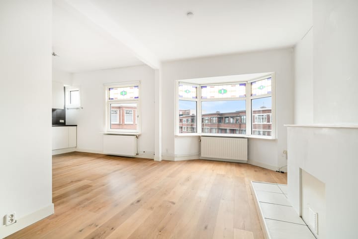 Photo 2 of Van Lansbergestraat 10