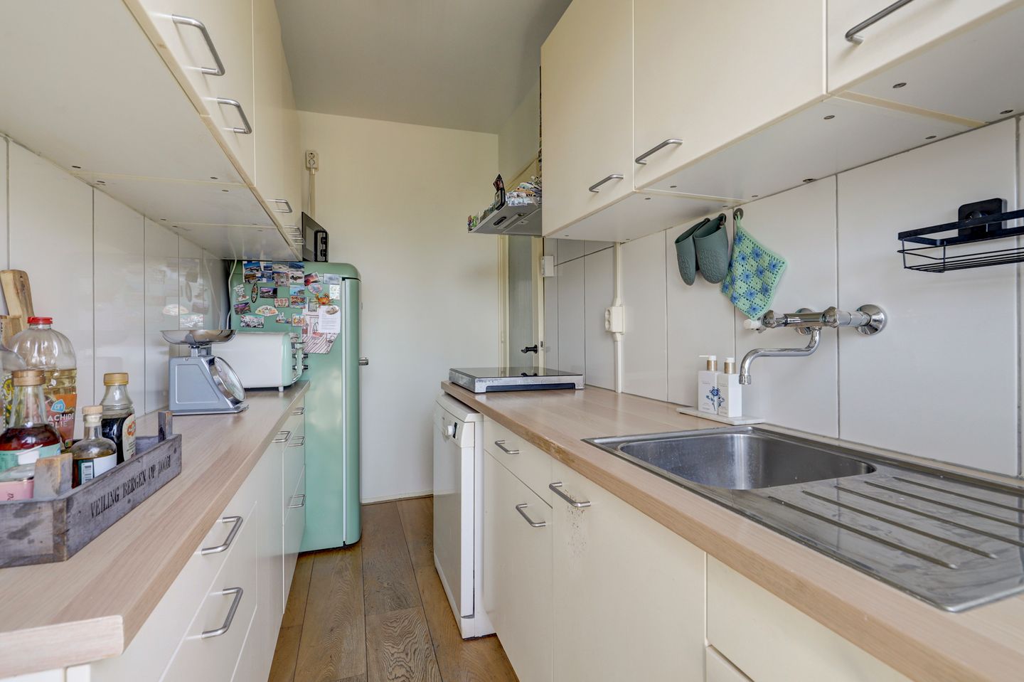 Spacious 3-Room Maisonnette with Sunny West-Facing Balcony — 14