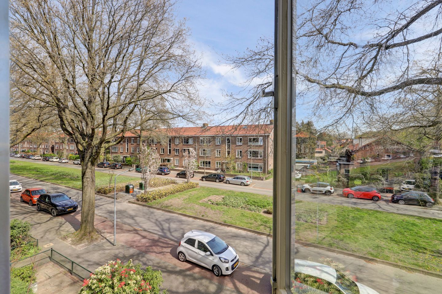 Spacious 3-Room Maisonnette with Sunny West-Facing Balcony — 19