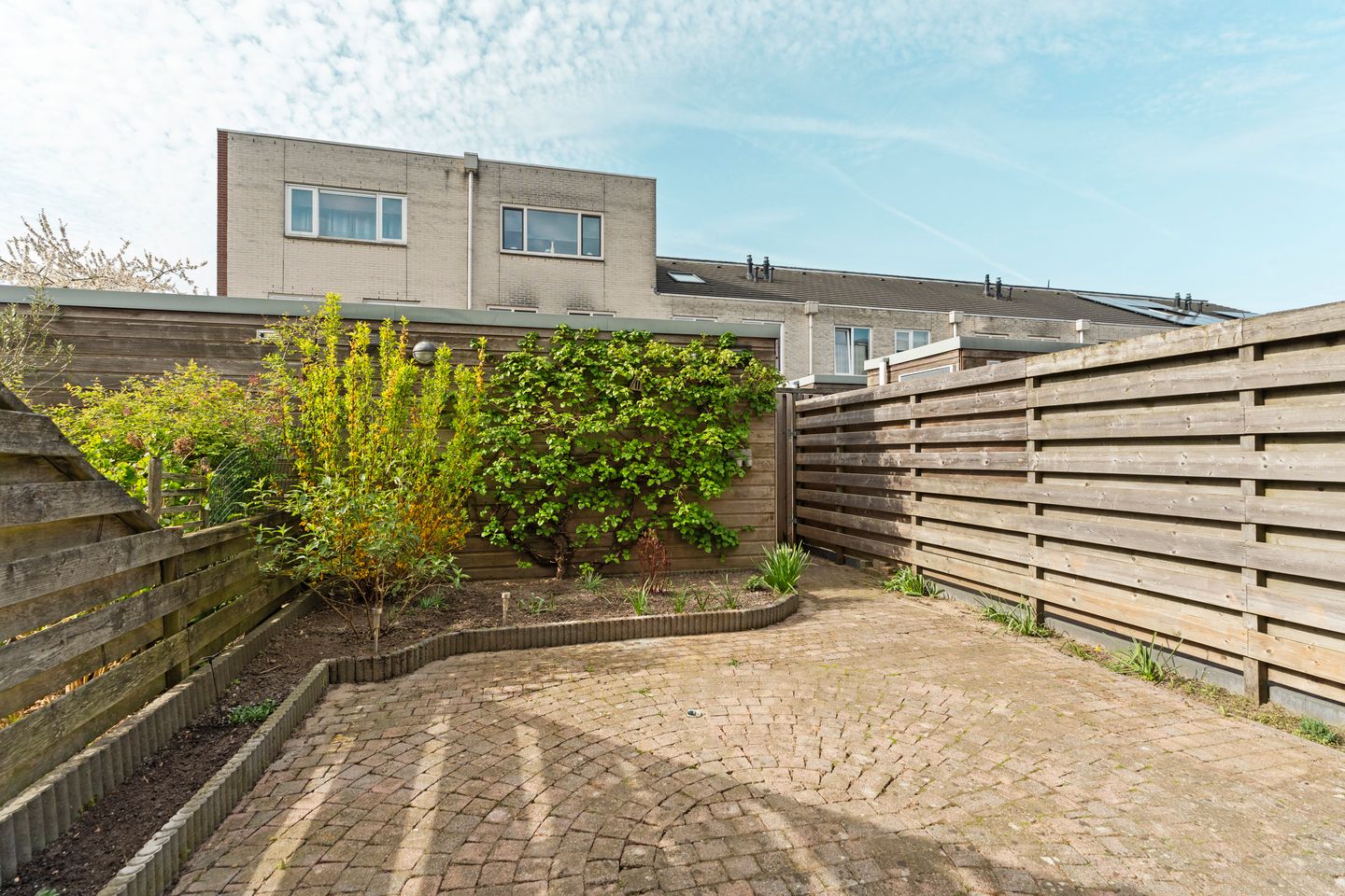 Photo 35 of Emily Brontësingel 14