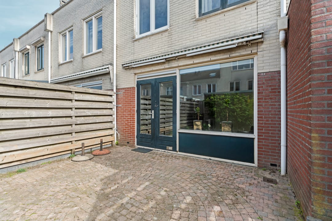 Photo 38 of Emily Brontësingel 14