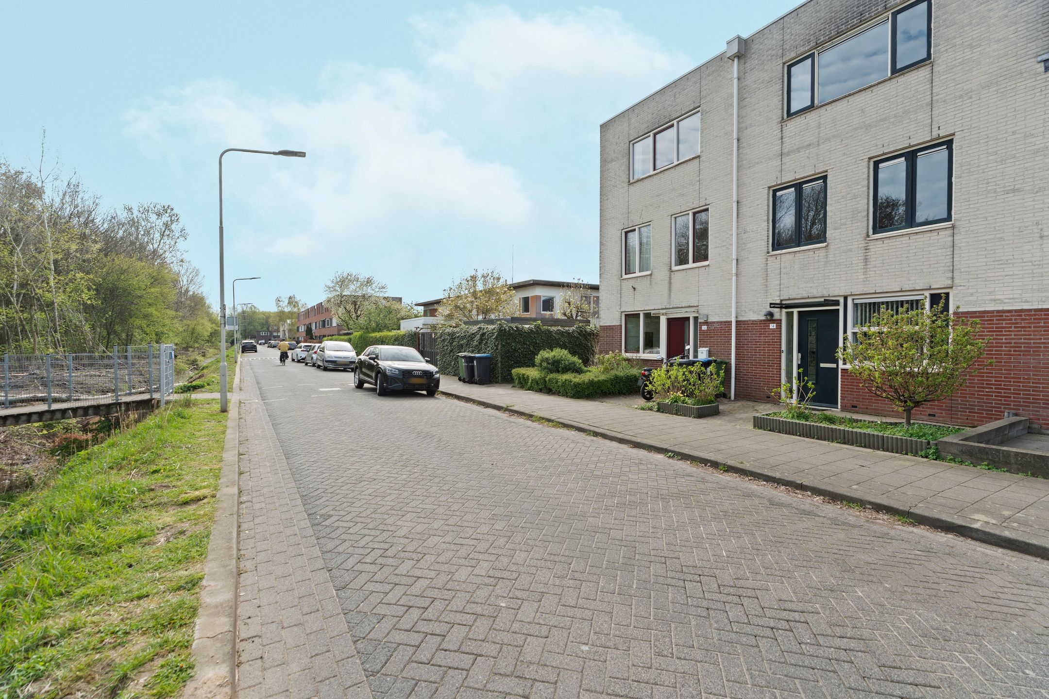 Photo 42 of Emily Brontësingel 14