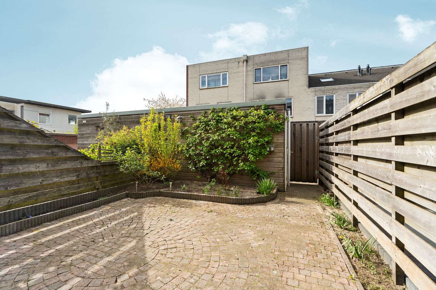 Photo 34 of Emily Brontësingel 14