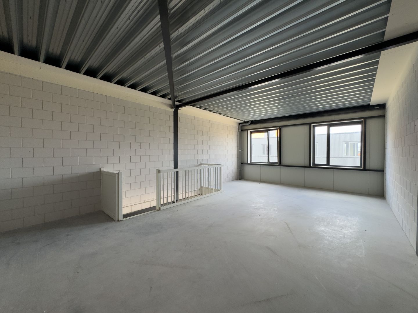 View photo 3 of Steur 414