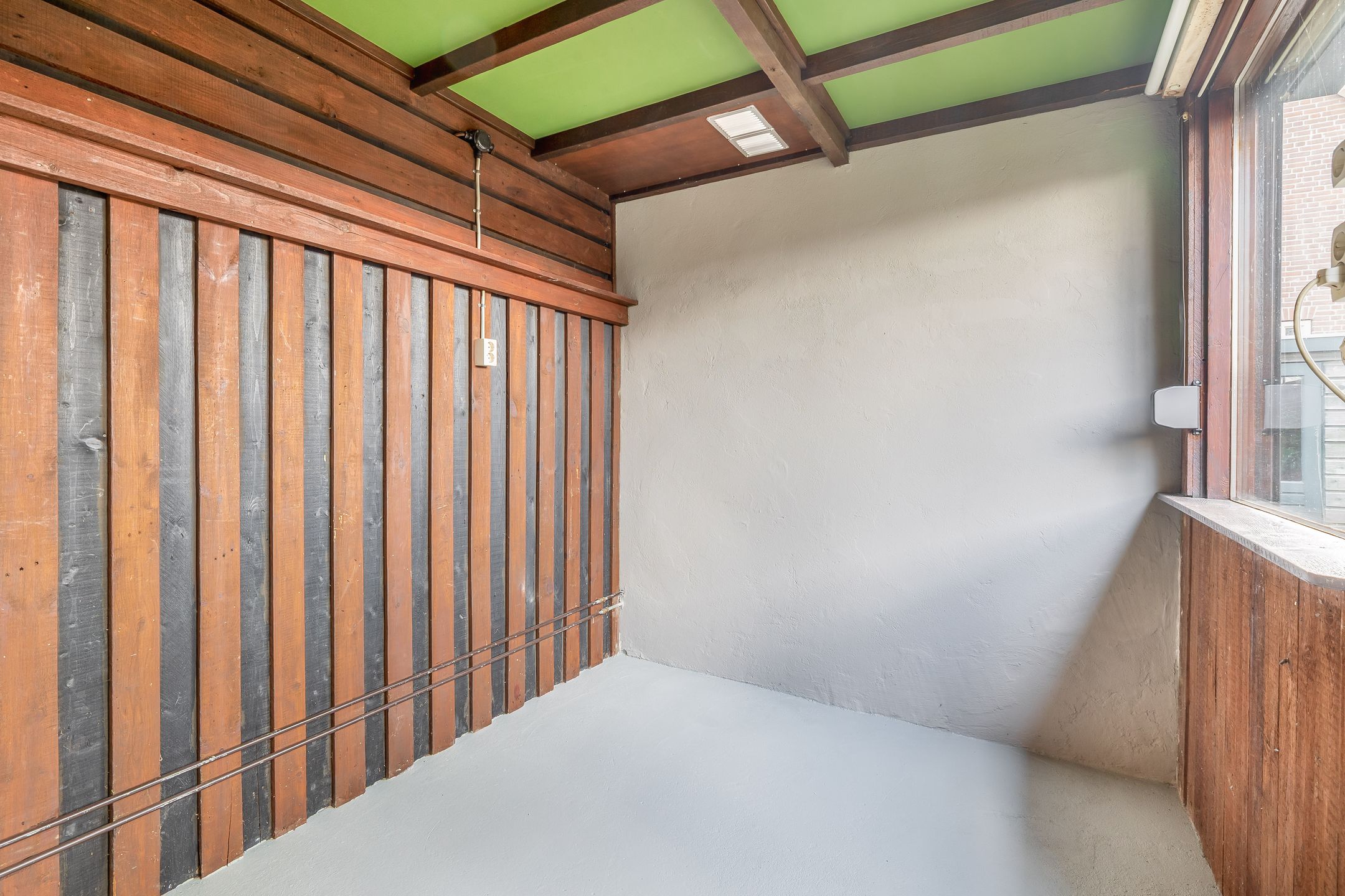Semi-detached corner home with renovation potential in Waalwijk Centre — 32