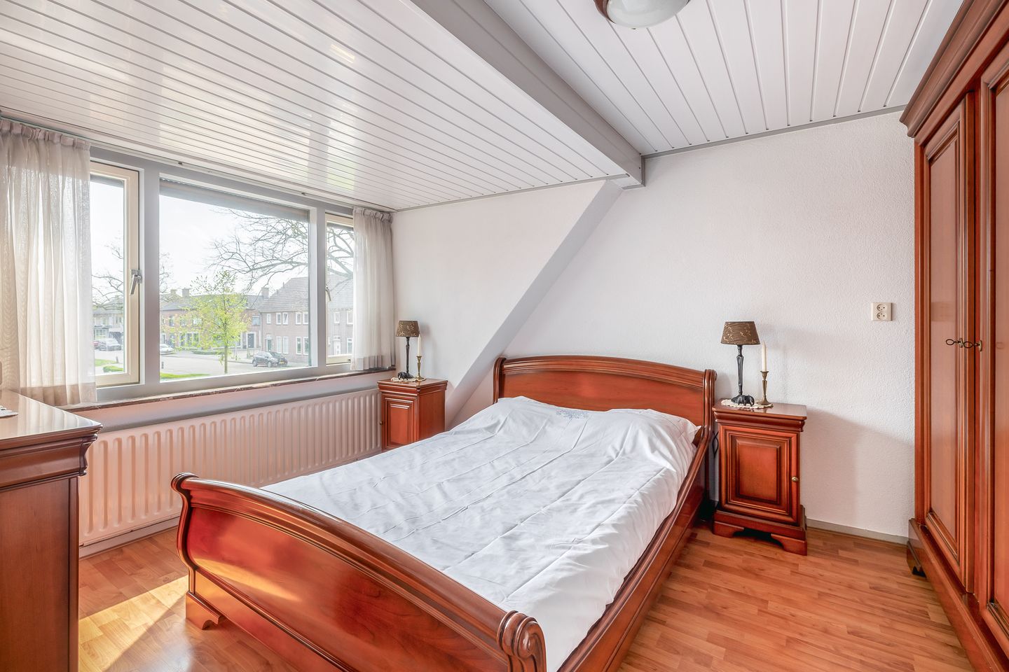 Semi-detached corner home with renovation potential in Waalwijk Centre — 28