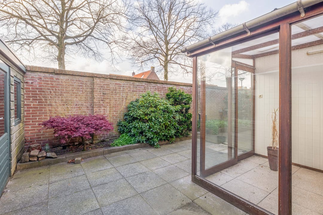 Semi-detached corner home with renovation potential in Waalwijk Centre — 21