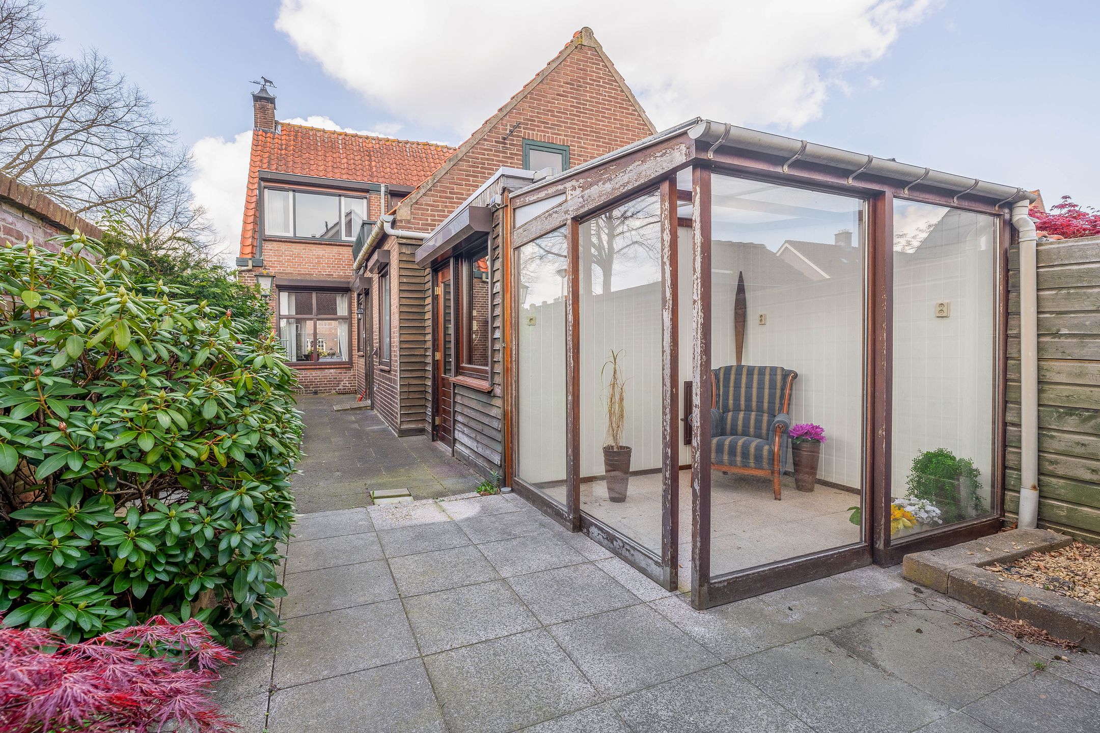 Semi-detached corner home with renovation potential in Waalwijk Centre — 20