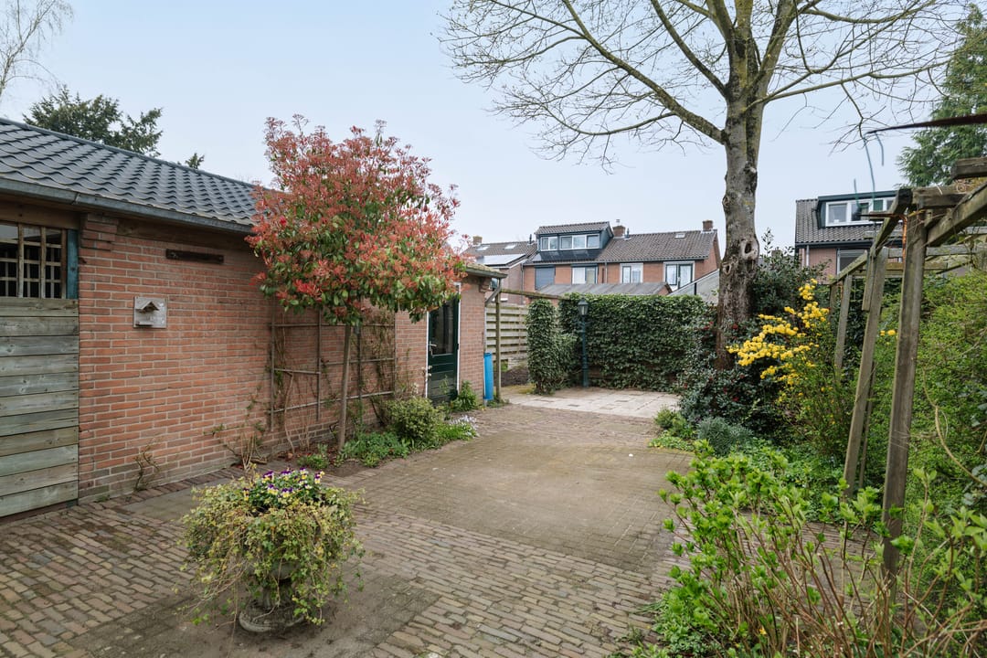 Foto 28 van Nieuwe Veldjes 24-B